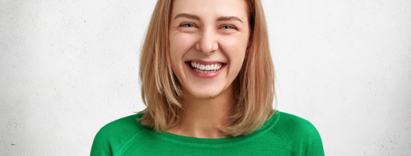 Fogimplantátum és divat – a mosoly ma már ugyanolyan stíluselem, mint az öltözködés - dentalangels.hu